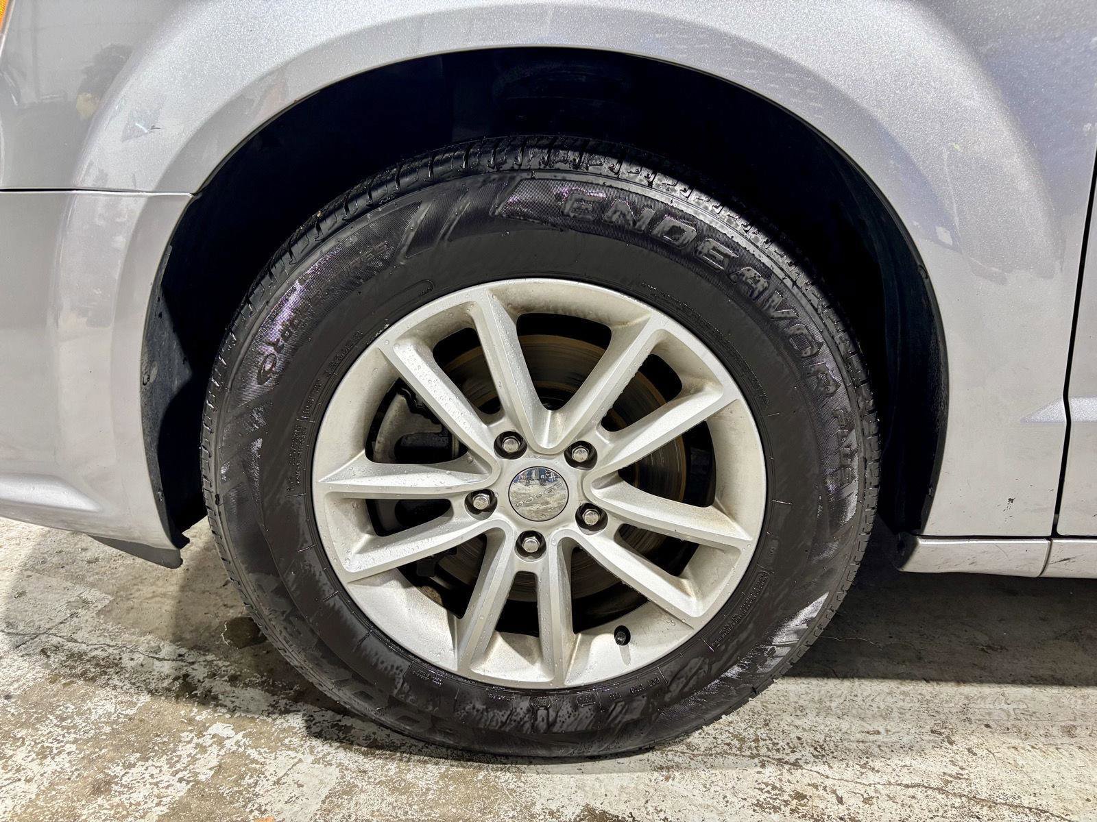 Used 2019 Dodge Grand Caravan SXT image 24