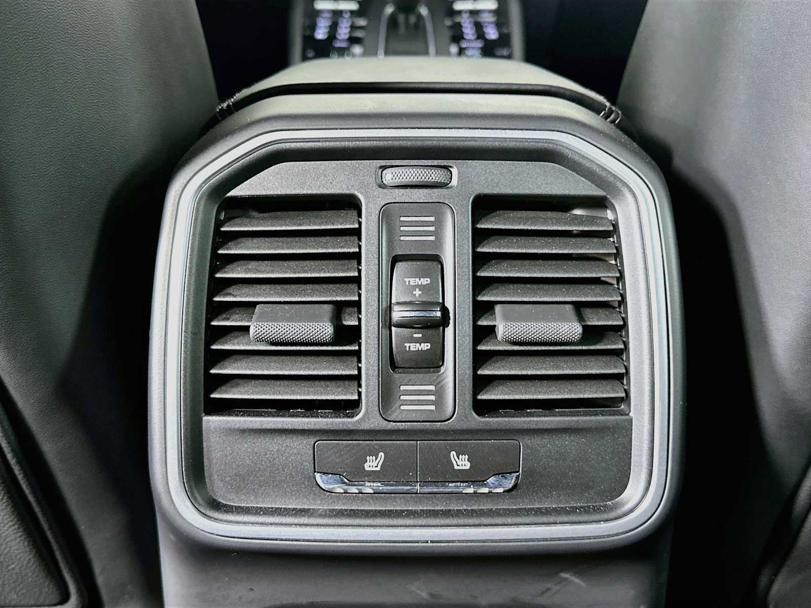 Certified 2026 Porsche Macan AWD/4WD image 26