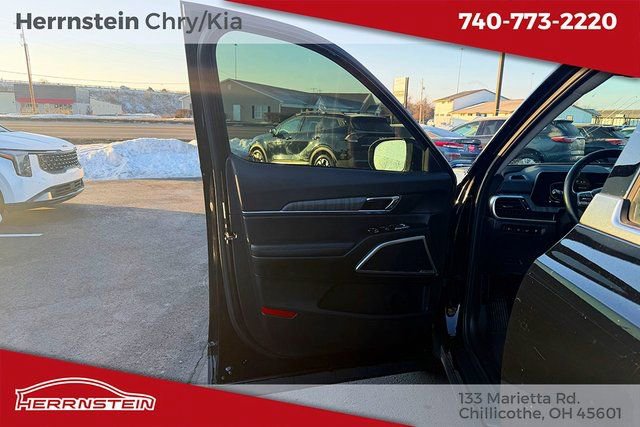 Used 2024 Kia Telluride EX w/ EX Captain's Chair Package image 13