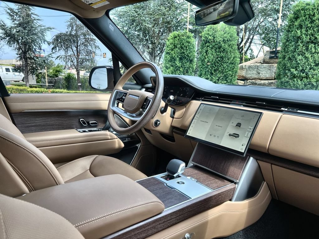New 2026 Land Rover Range Rover Long Wheelbase SE AWD/4WD image 14
