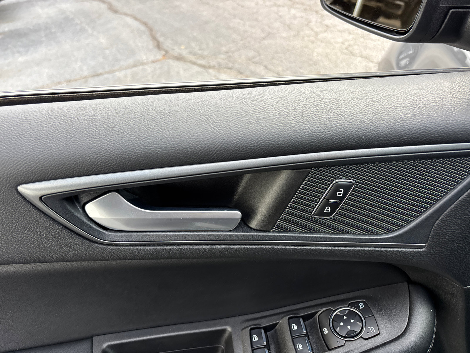 Used 2023 Ford Edge SE w/ Black Appearance Package image 12