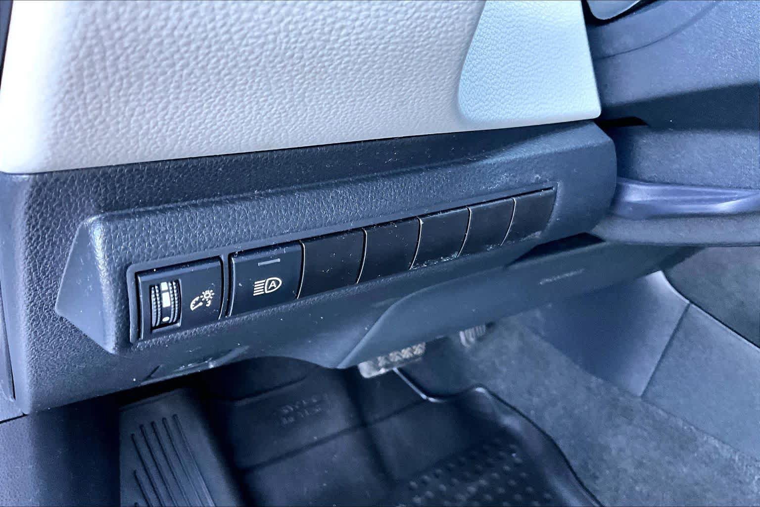 Certified 2023 Toyota Corolla LE FWD image 32