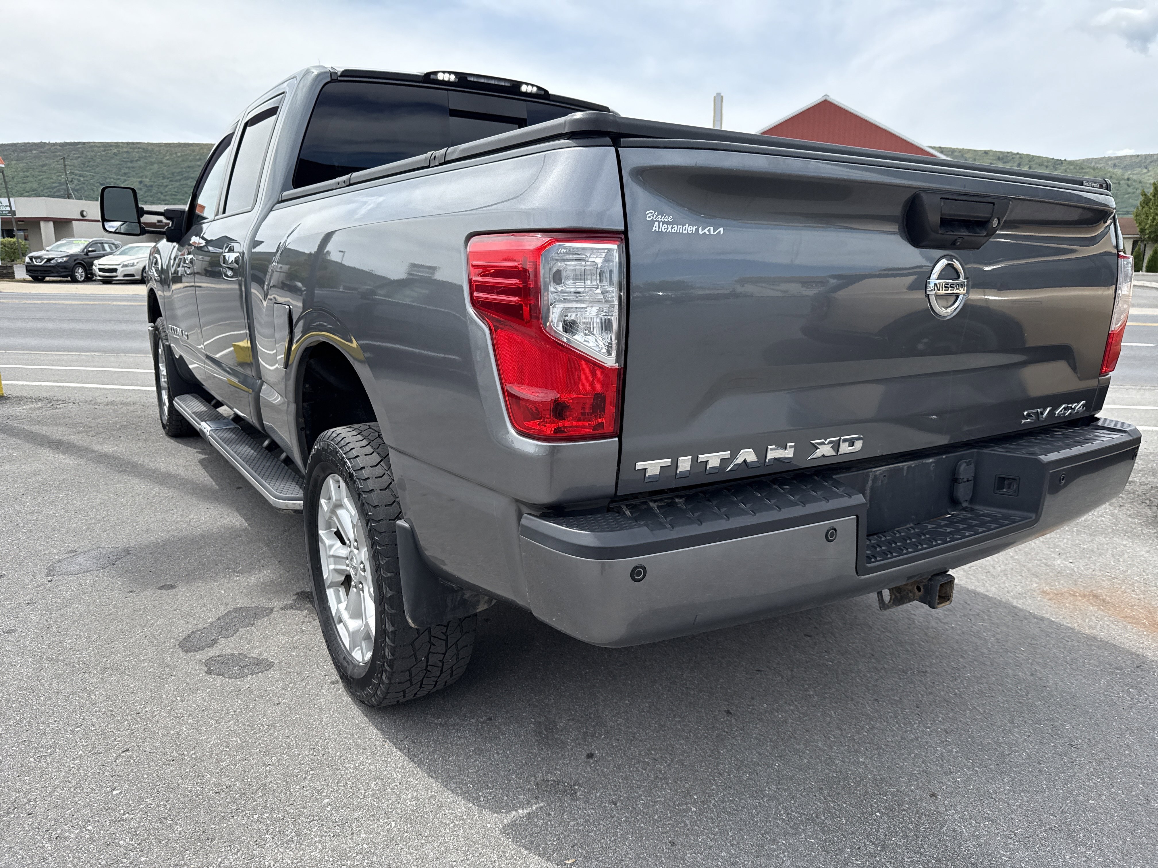 Used 2018 Nissan Titan SV w/ SV Convenience Package AWD/4WD image 6