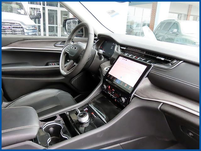 Used 2023 Jeep Grand Cherokee L Limited AWD/4WD image 8