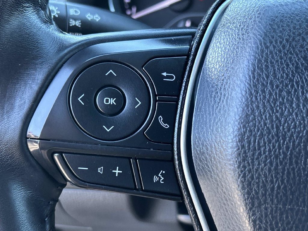 Used 2020 Toyota Camry SE FWD image 27