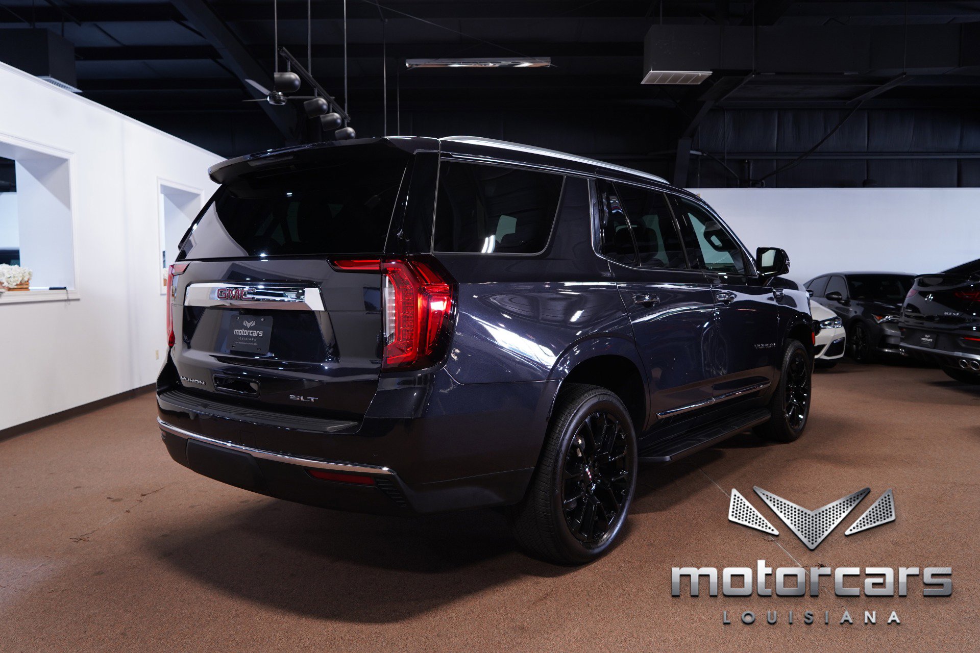 Used 2023 GMC Yukon SLT w/ SLT Premium Package image 7