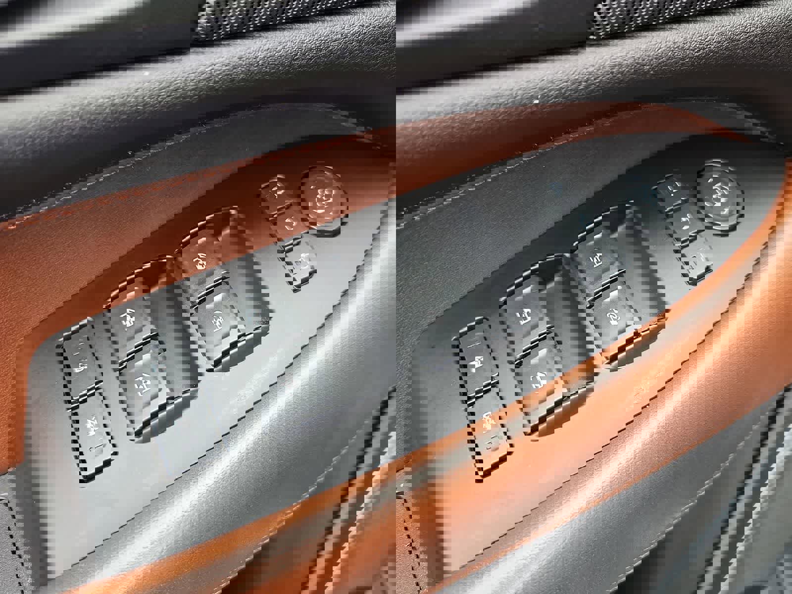 Used 2018 Cadillac Escalade ESV Premium Luxury image 17