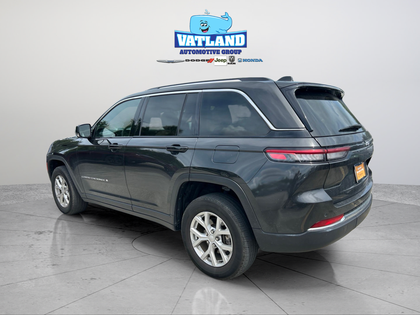 Certified 2023 Jeep Grand Cherokee Limited RWD image 3