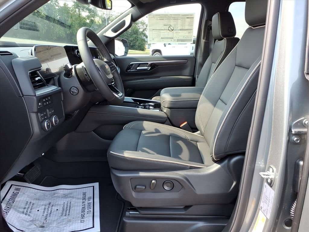 New 2025 Chevrolet Suburban Premier image 9