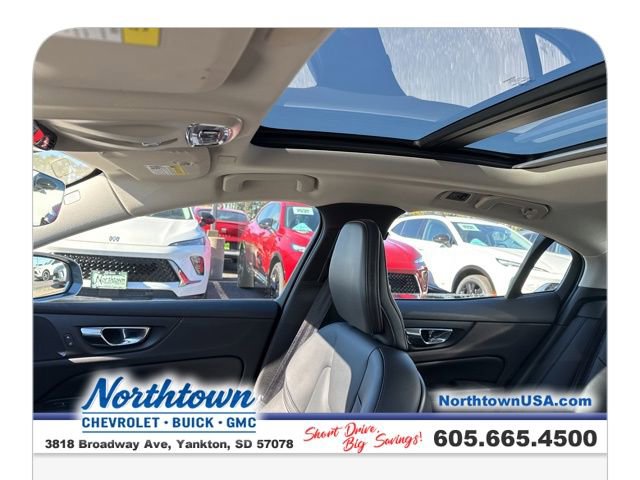Used 2020 Volvo S60 T6 Momentum image 15