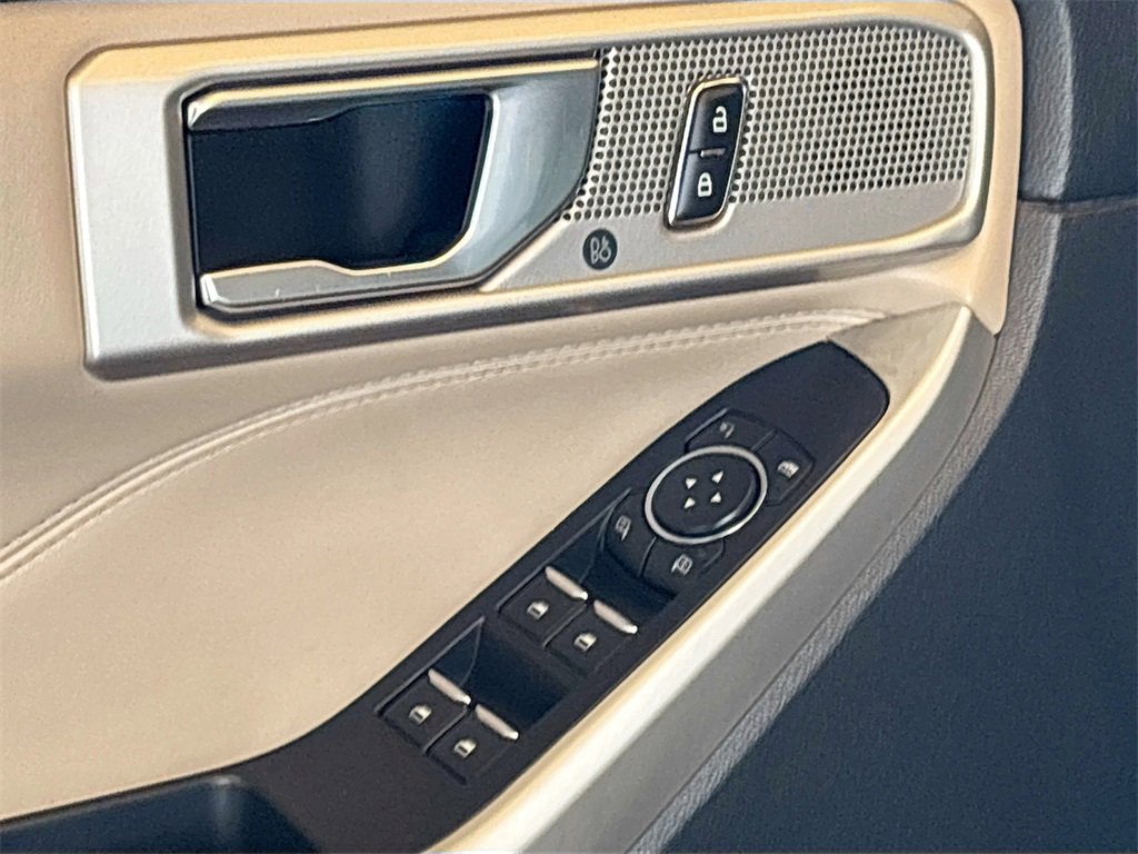 Used 2022 Ford Explorer Limited image 18