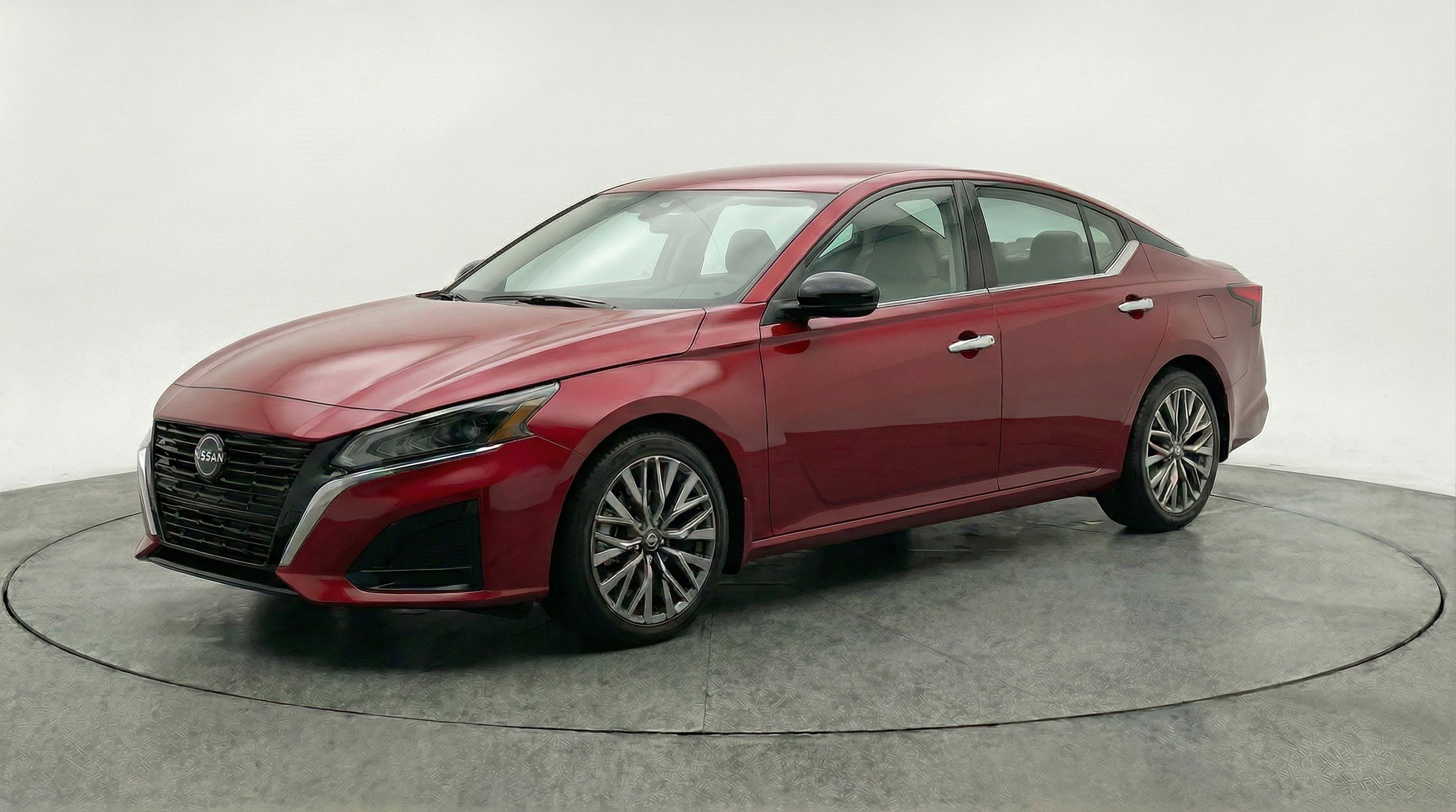Used 2025 Nissan Altima 2.5 SV FWD image 3