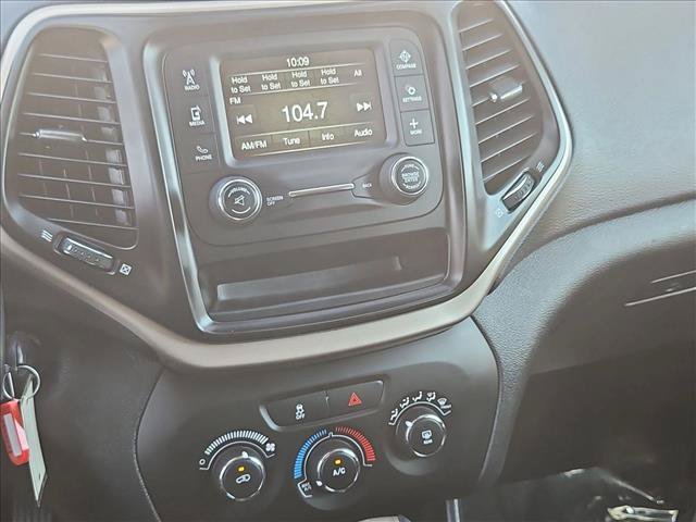 Used 2018 Jeep Cherokee Latitude w/ Altitude Package AWD/4WD image 19