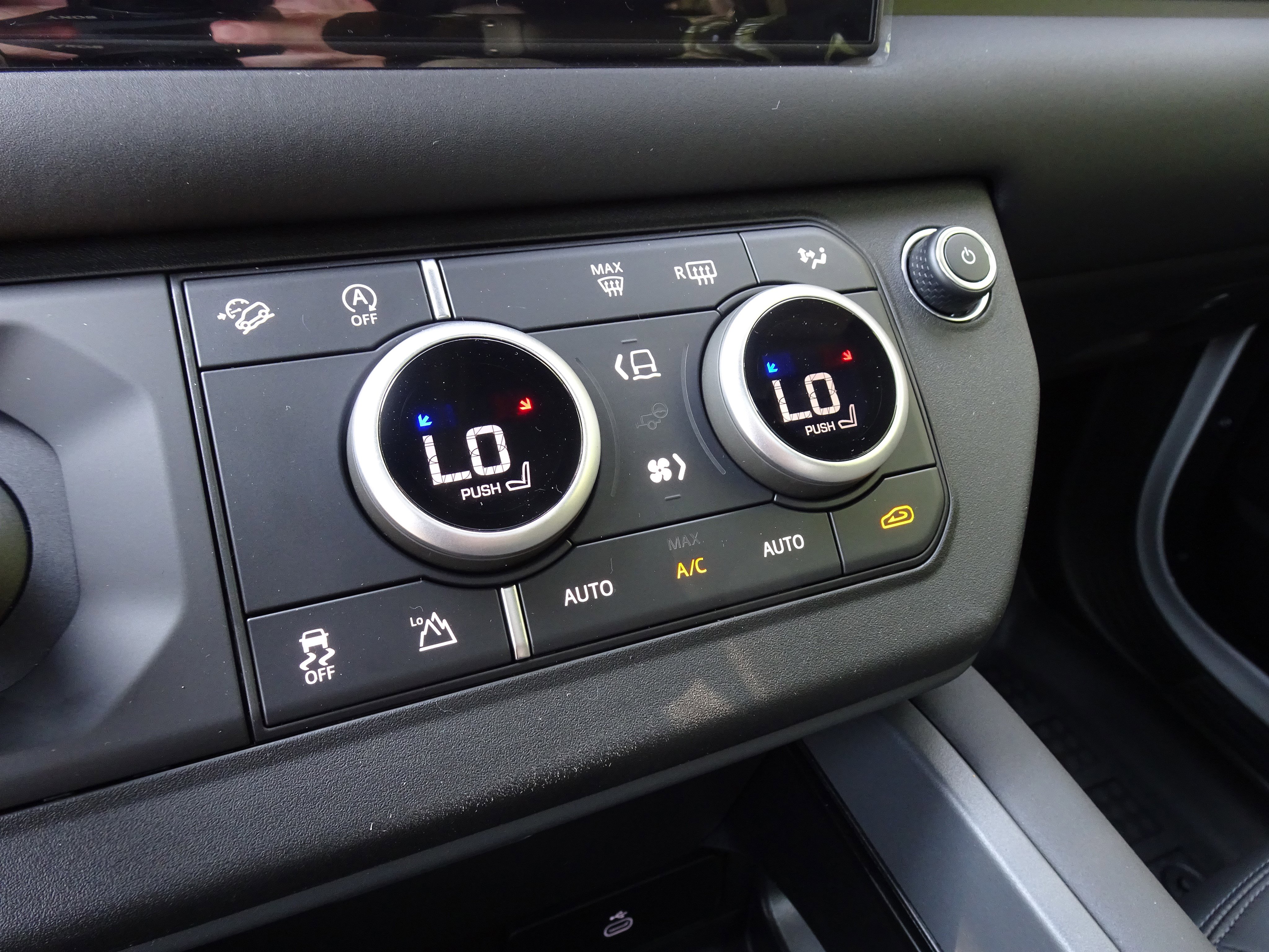 New 2025 Land Rover Defender 110 S image 15