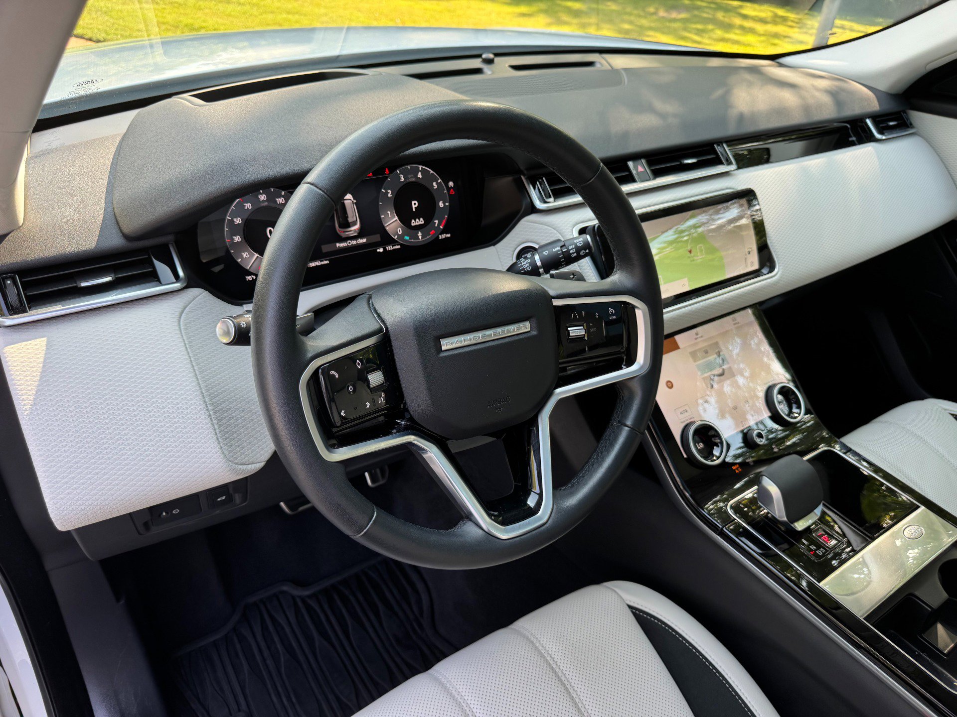 Used 2023 Land Rover Range Rover Velar R-Dynamic S image 16