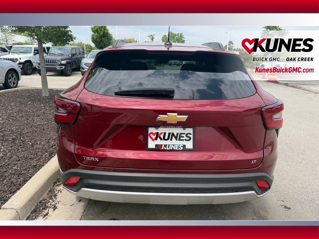 Used 2025 Chevrolet Trax LT FWD image 10