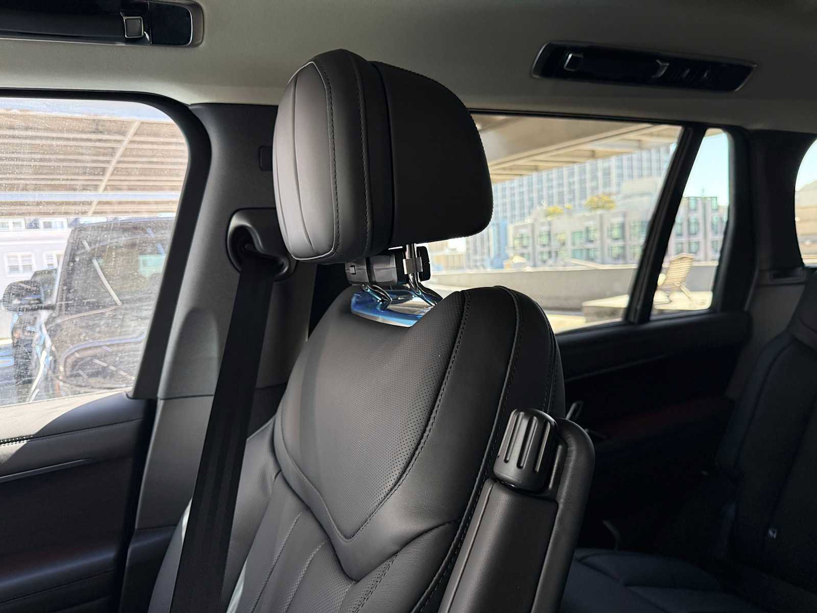 New 2025 Land Rover Range Rover Long Wheelbase SE image 34