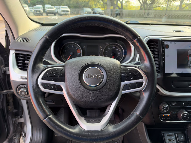 Used 2018 Jeep Cherokee Latitude Plus FWD image 9