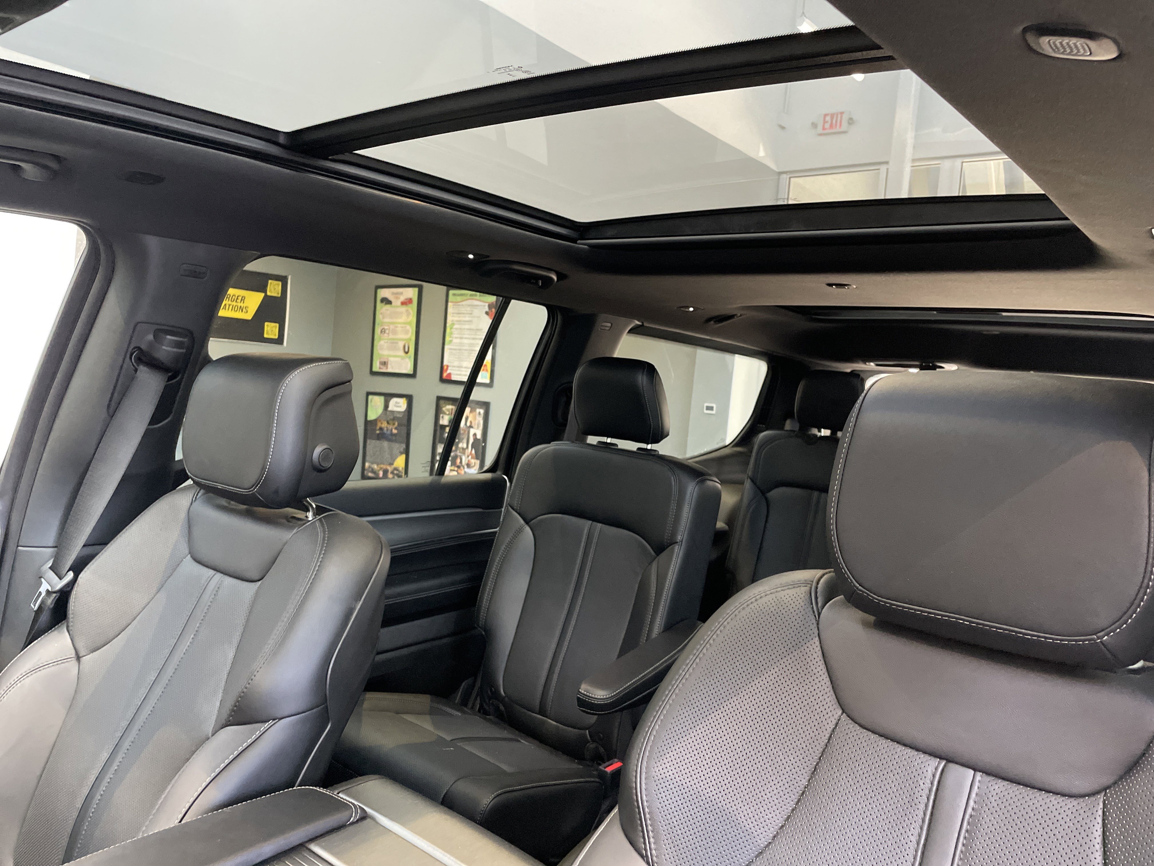 Used 2024 Jeep Wagoneer Series II RWD image 30