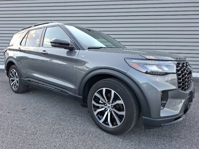 Certified 2025 Ford Explorer ST-Line RWD image 1
