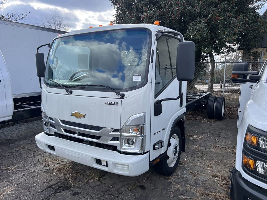 New 2025 Chevrolet Low Cab Forward image 3