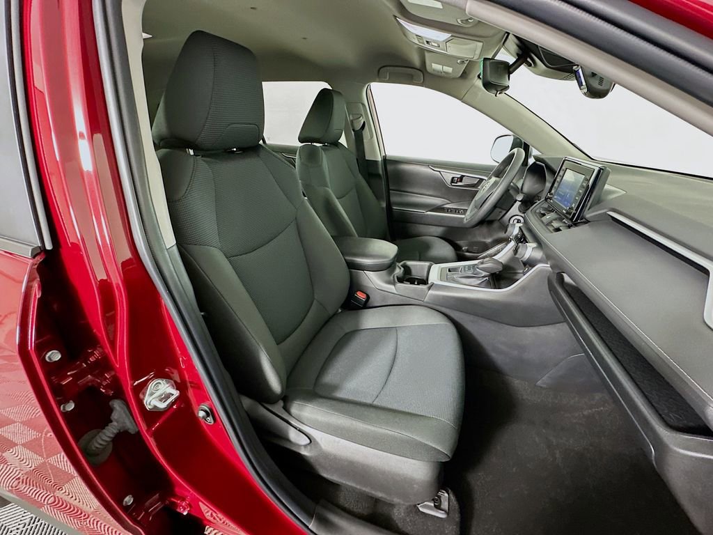 Used 2022 Toyota RAV4 LE image 27