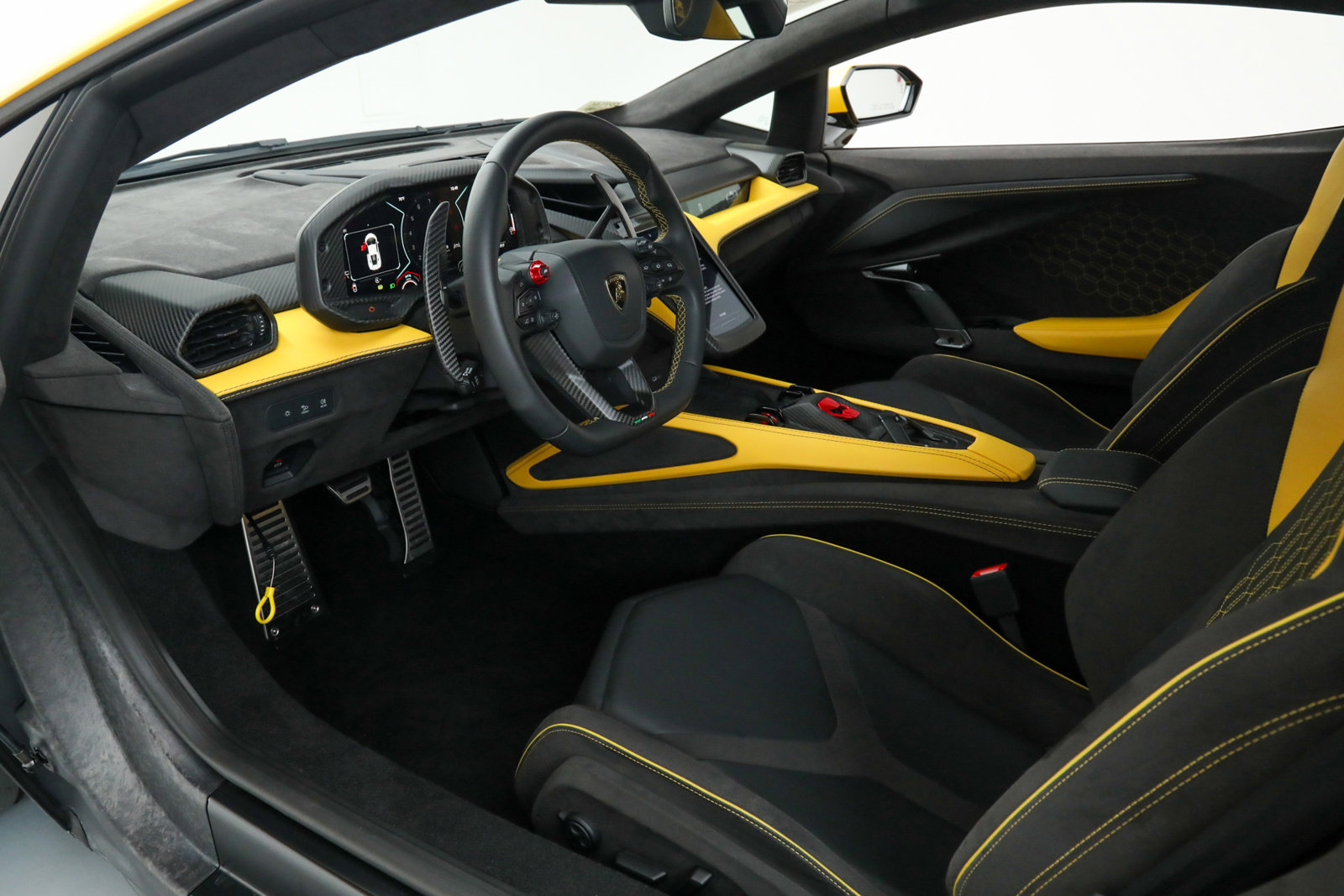 Used 2024 Lamborghini Revuelto image 2