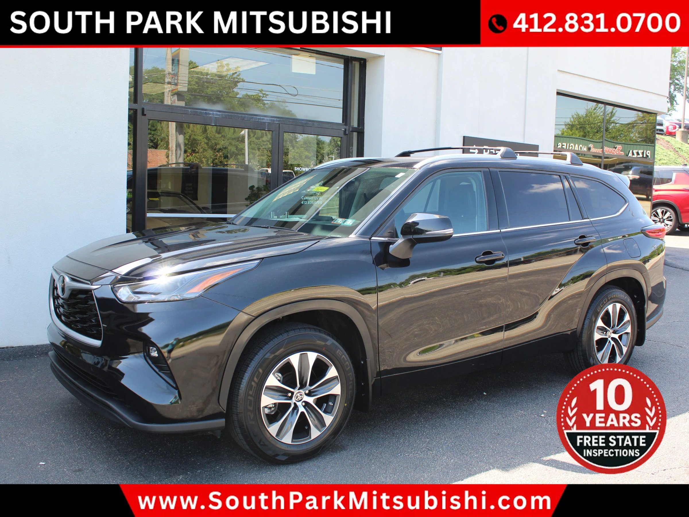 Used 2022 Toyota Highlander XLE AWD/4WD image 2