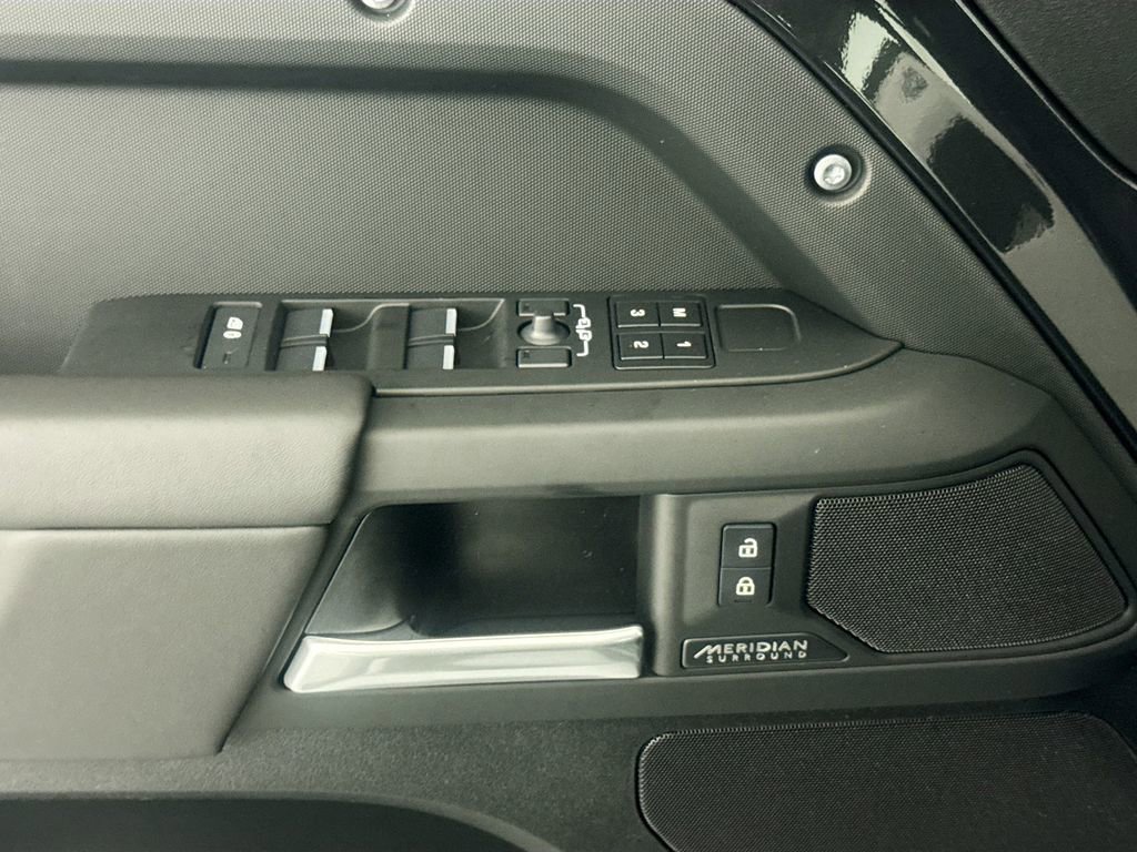 New 2026 Land Rover Defender 130 X-Dynamic SE image 17