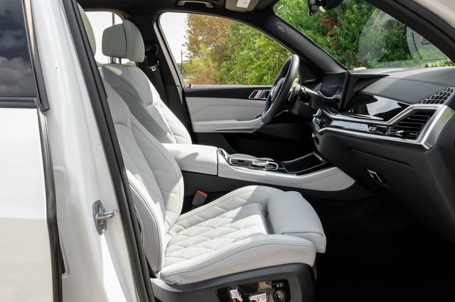Used 2026 BMW X5 xDrive40i w/ M Sport Package AWD/4WD image 41