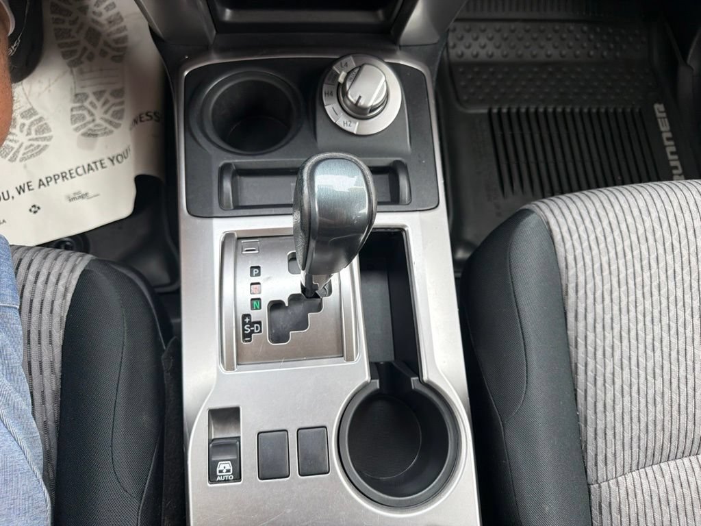 Used 2018 Toyota 4Runner SR5 AWD/4WD image 29