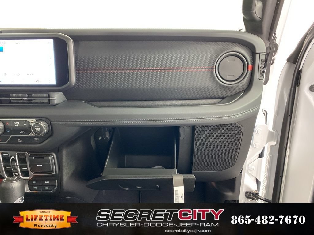 New 2026 Jeep Gladiator Rubicon w/ Steel Power Dome Hood Package AWD/4WD image 33