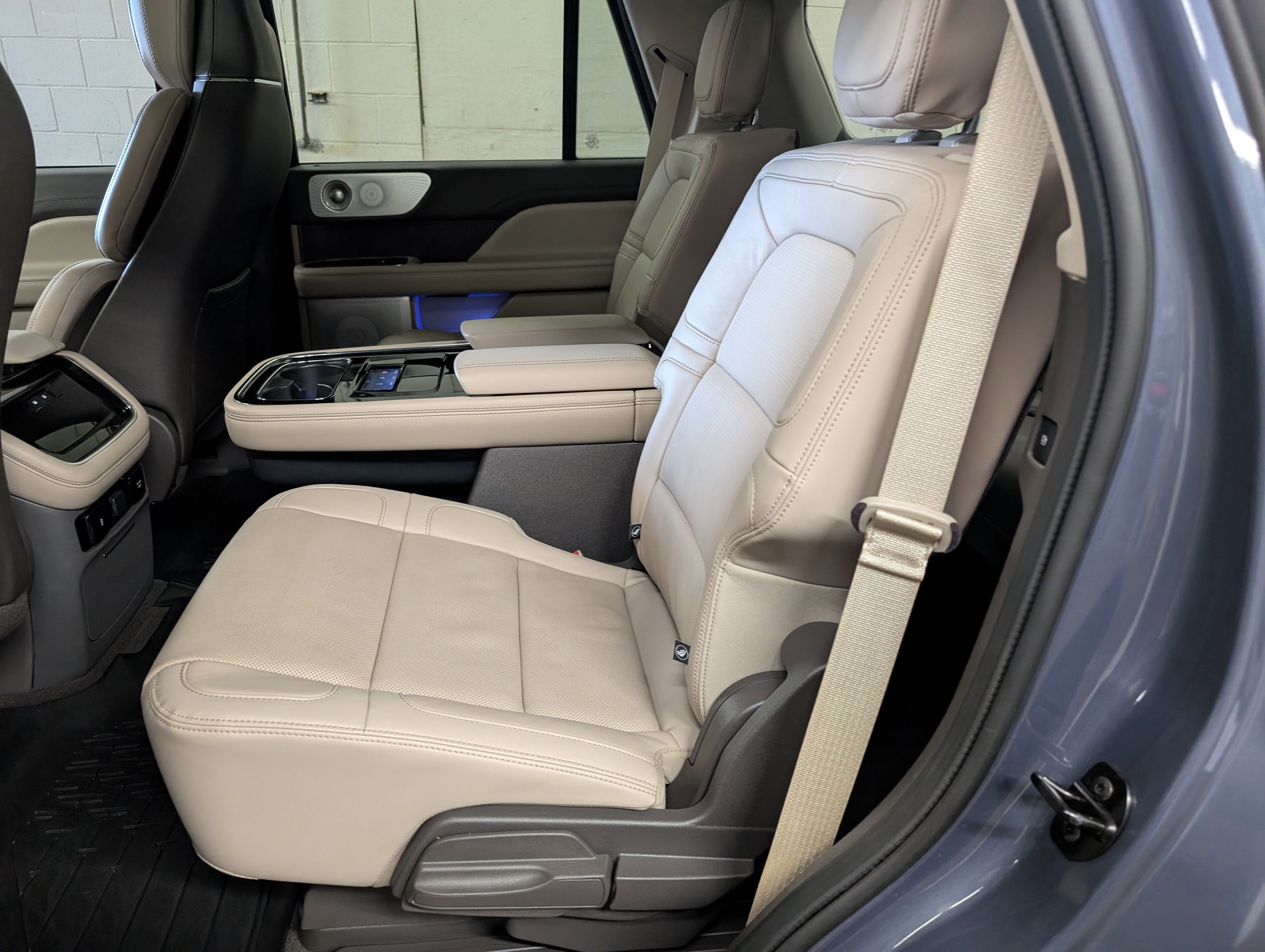 Used 2023 Lincoln Navigator Reserve AWD/4WD image 7