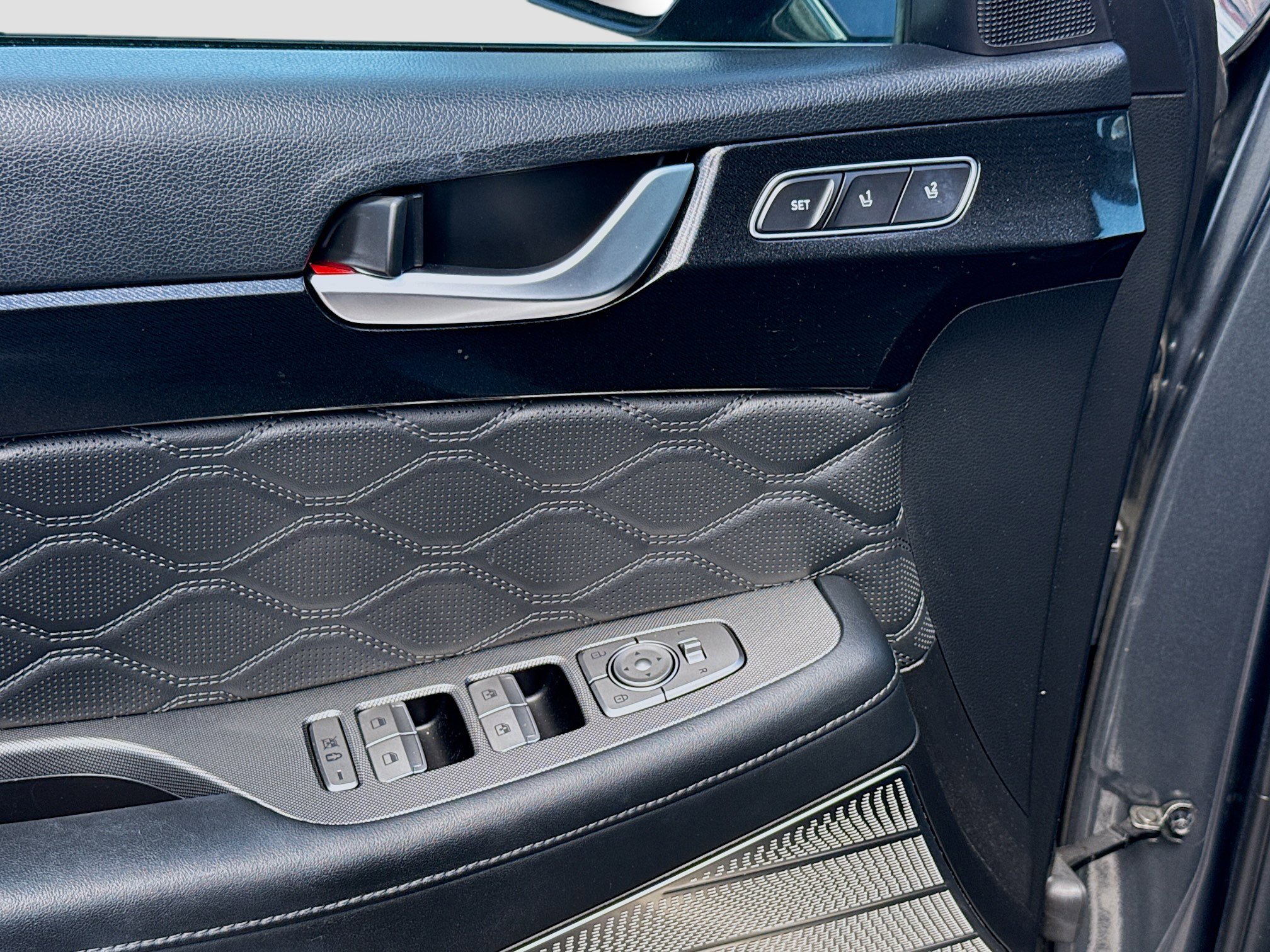 Used 2022 Hyundai Palisade Calligraphy image 15