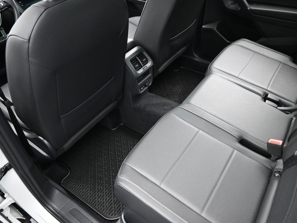 Used 2020 Volkswagen Tiguan SEL image 28