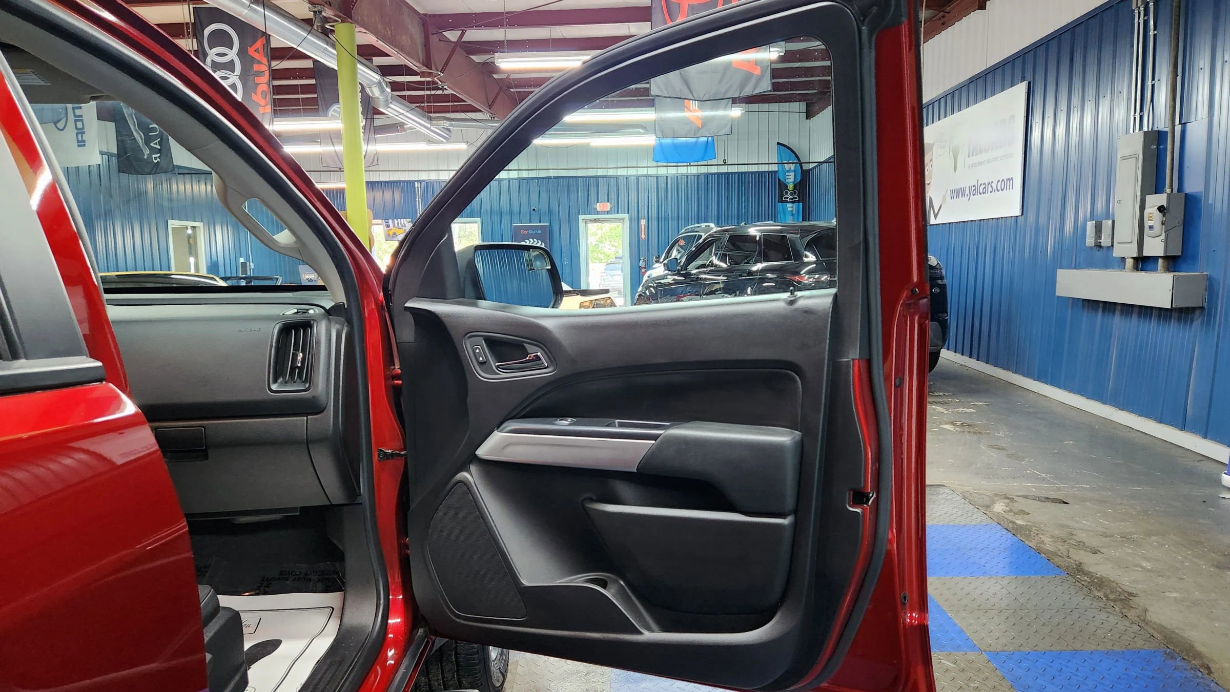 Used 2021 Chevrolet Colorado LT w/ LT Convenience Package image 11