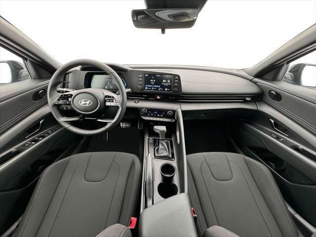 Used 2025 Hyundai Elantra Sport image 15