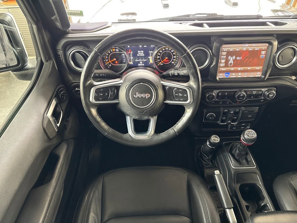 Used 2022 Jeep Wrangler Unlimited Sahara AWD/4WD image 18