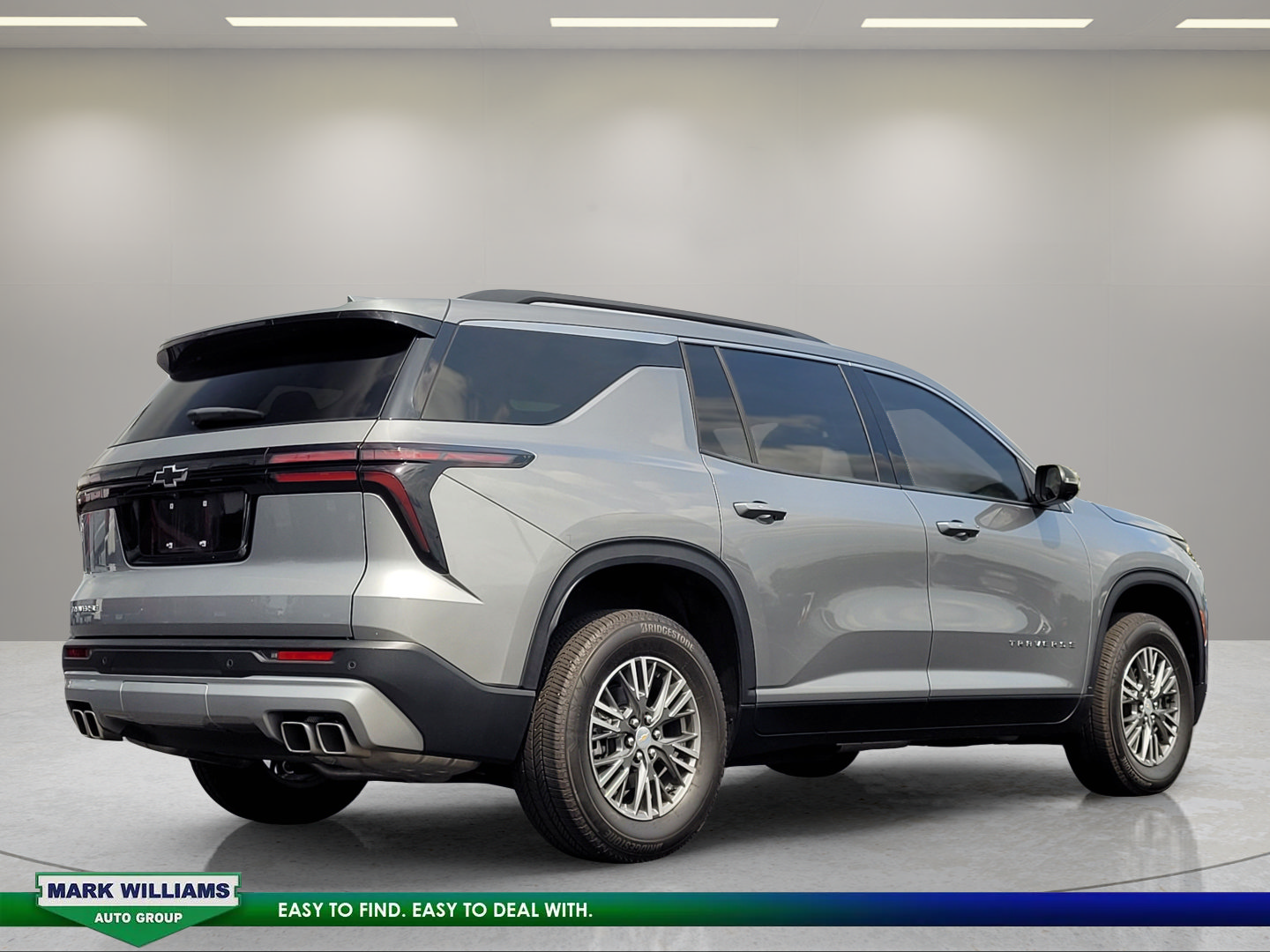 Used 2025 Chevrolet Traverse LT w/ Driver Confidence Package FWD image 4