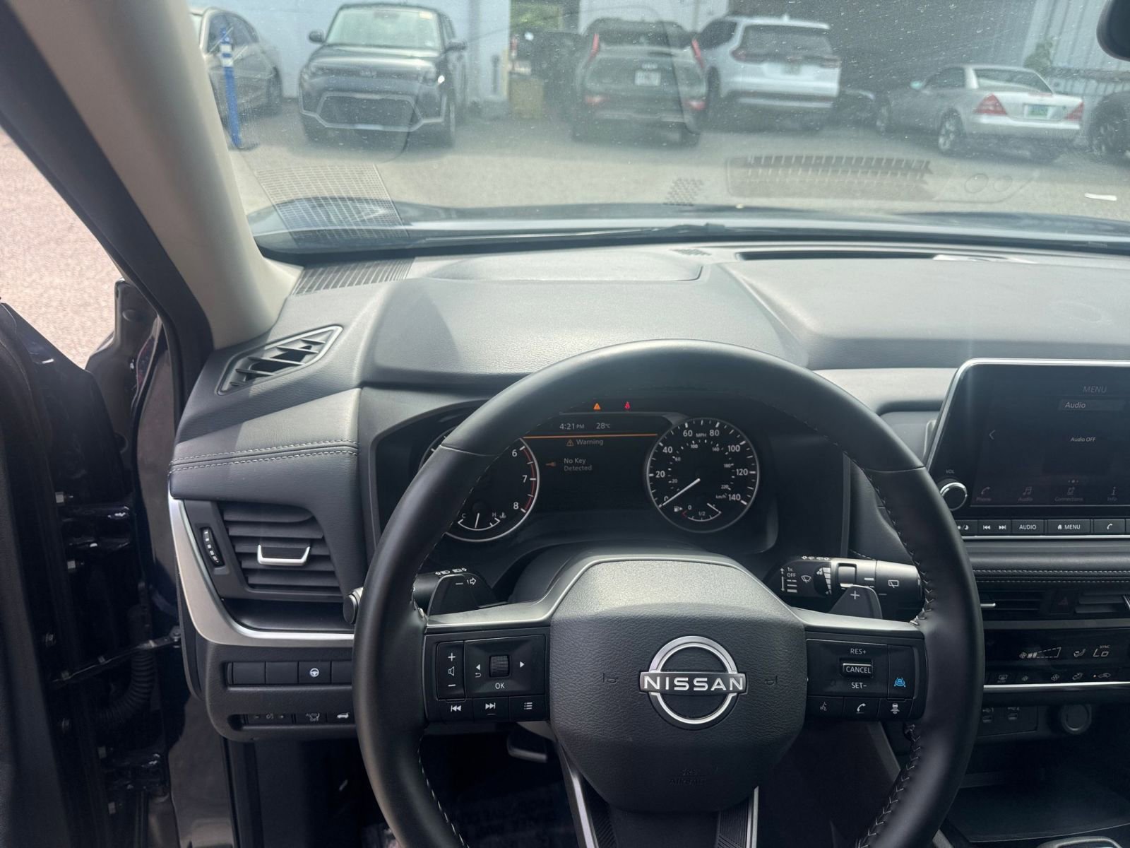 Used 2025 Nissan Rogue SV FWD image 35