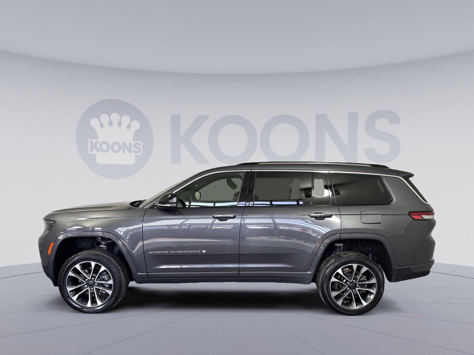 Used 2023 Jeep Grand Cherokee L Overland image 2