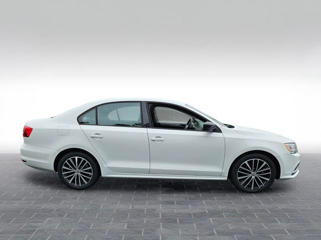 Used 2015 Volkswagen Jetta SE FWD image 4