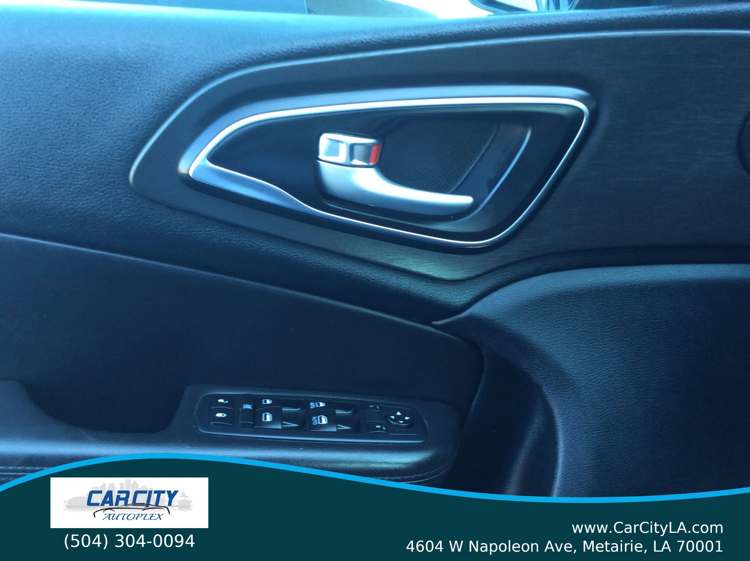 Used 2017 Chrysler 200 Limited Platinum w/ Comfort & Convenience Group image 13