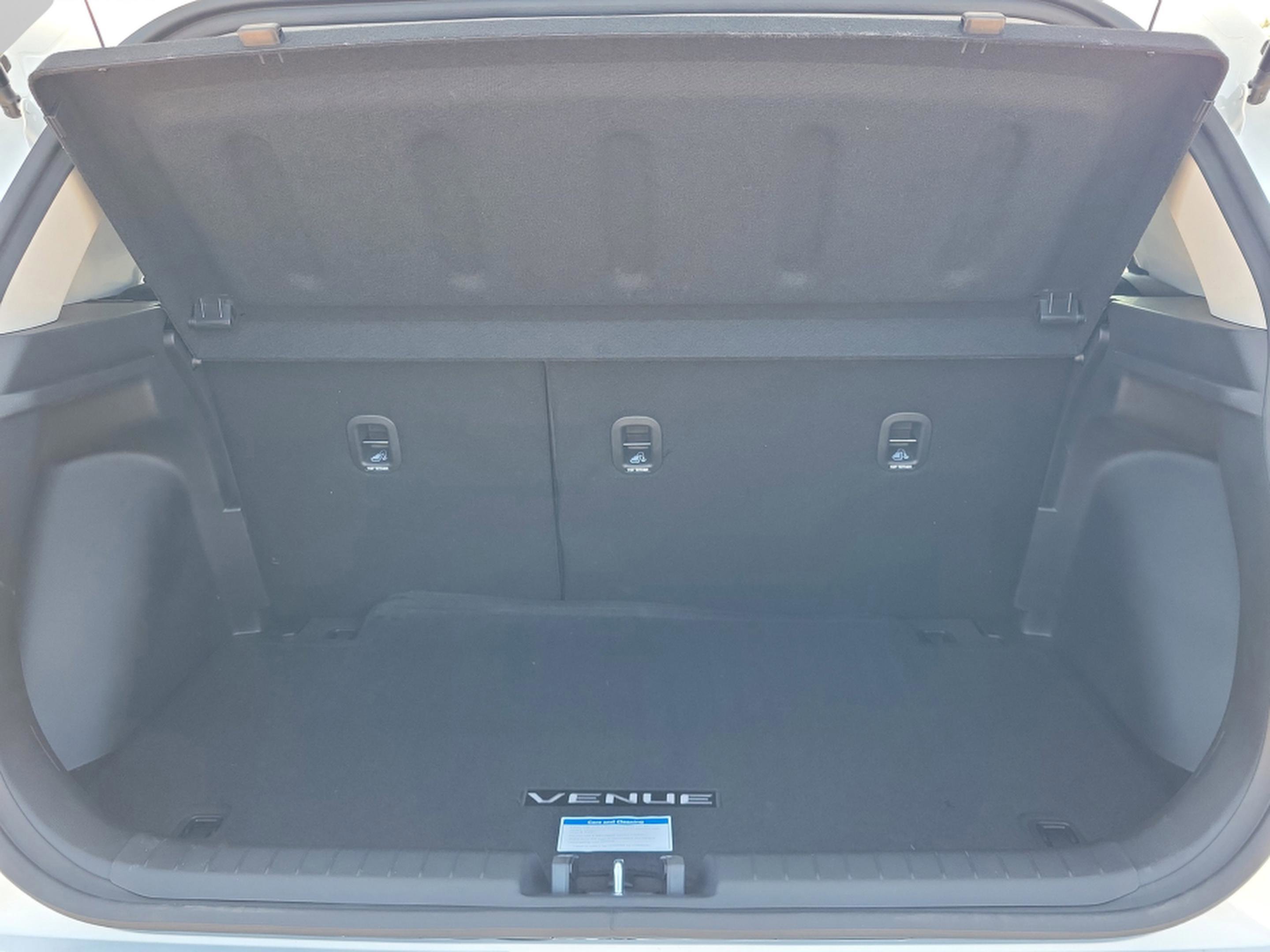 New 2026 Hyundai Venue SE image 8