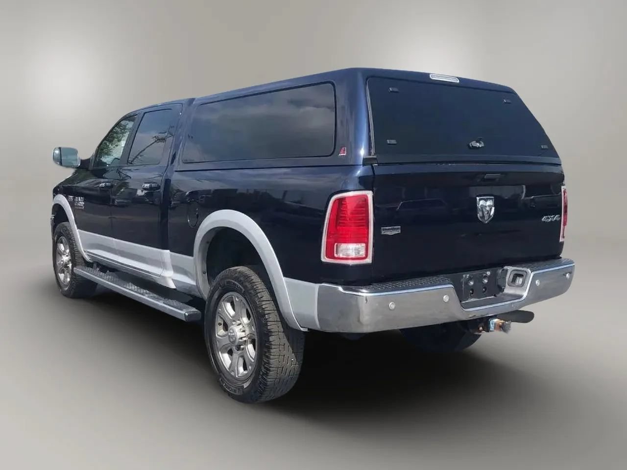 Used 2016 RAM 2500 Laramie w/ Convenience Group AWD/4WD image 3