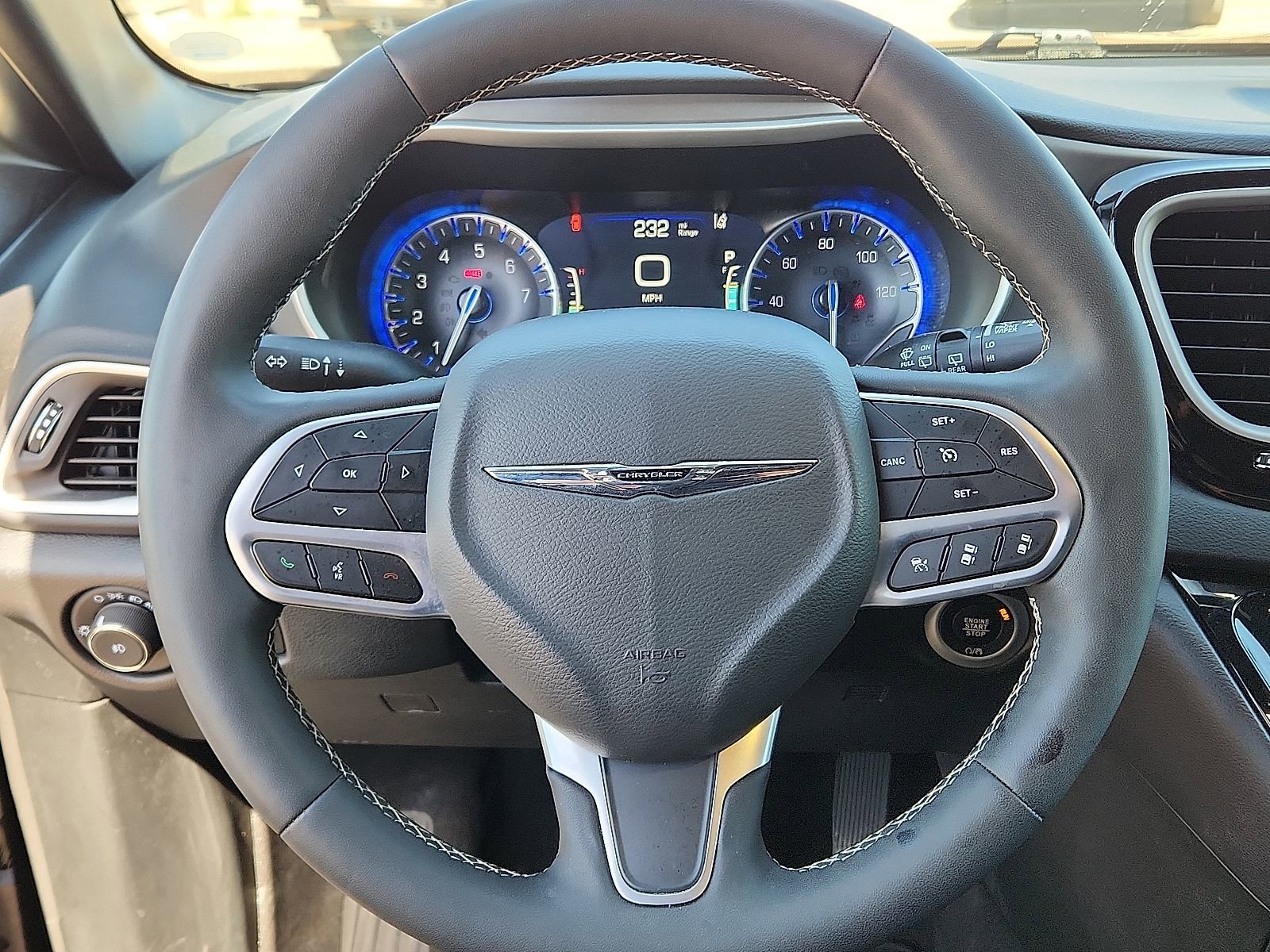 Used 2025 Chrysler Pacifica Select image 19