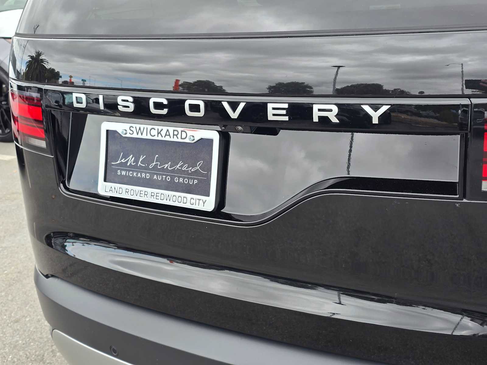 New 2025 Land Rover Discovery S image 15