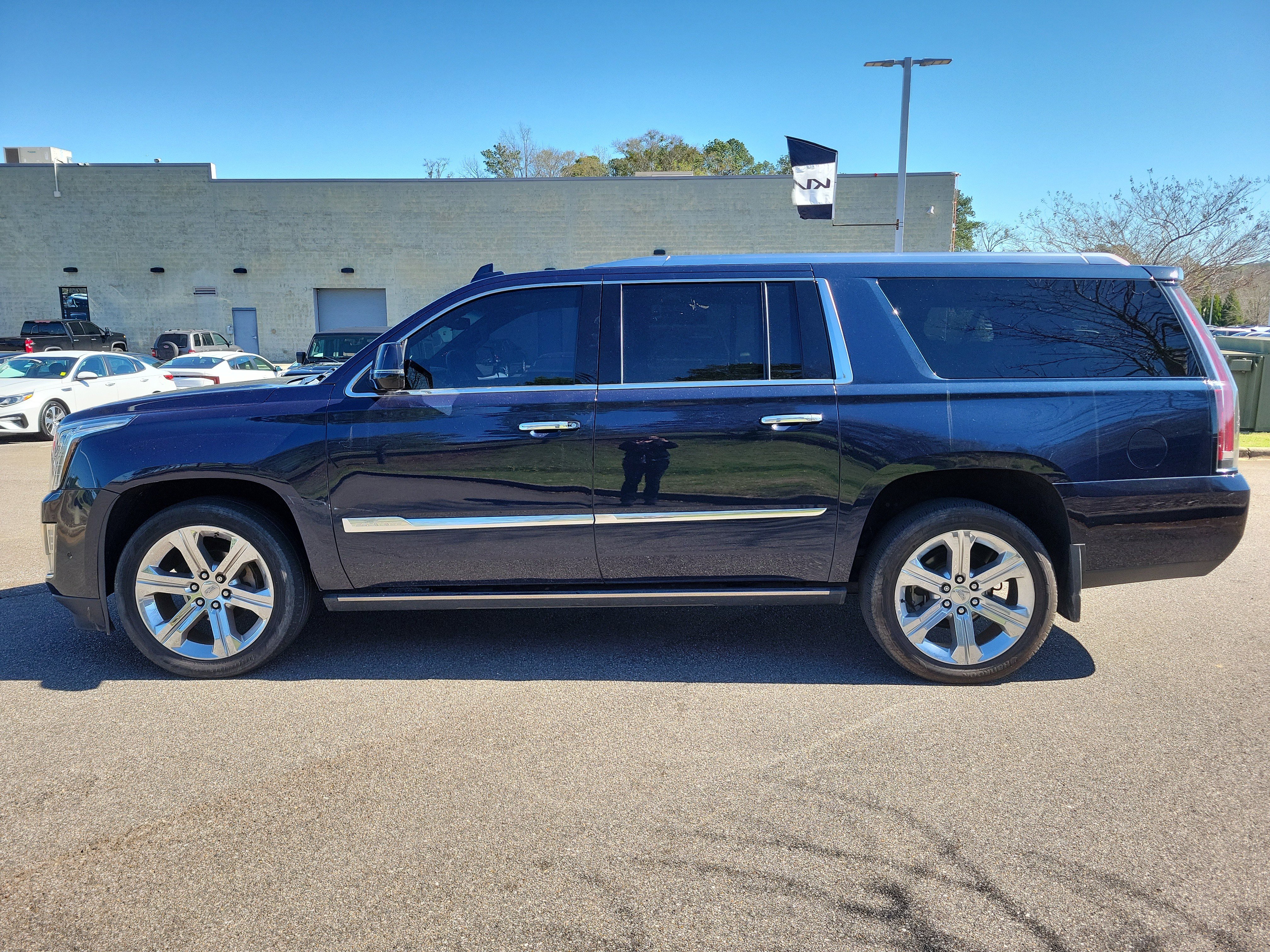 Used 2018 Cadillac Escalade ESV Platinum image 27