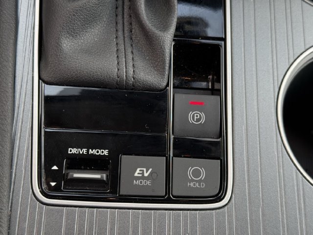 Used 2025 Toyota Sienna XLE FWD image 21