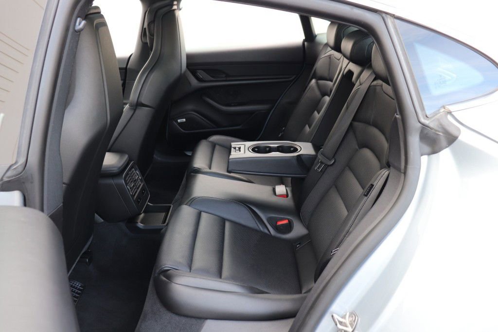 Used 2020 Porsche Taycan 4S image 21